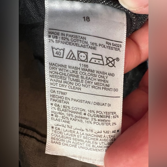 Old Navy's High-Waisted Rockstar Black Distressed Jeans Size 18 - Picture 4 of 7